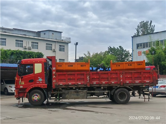 洛南客戶復(fù)購電動三輪車發(fā)貨